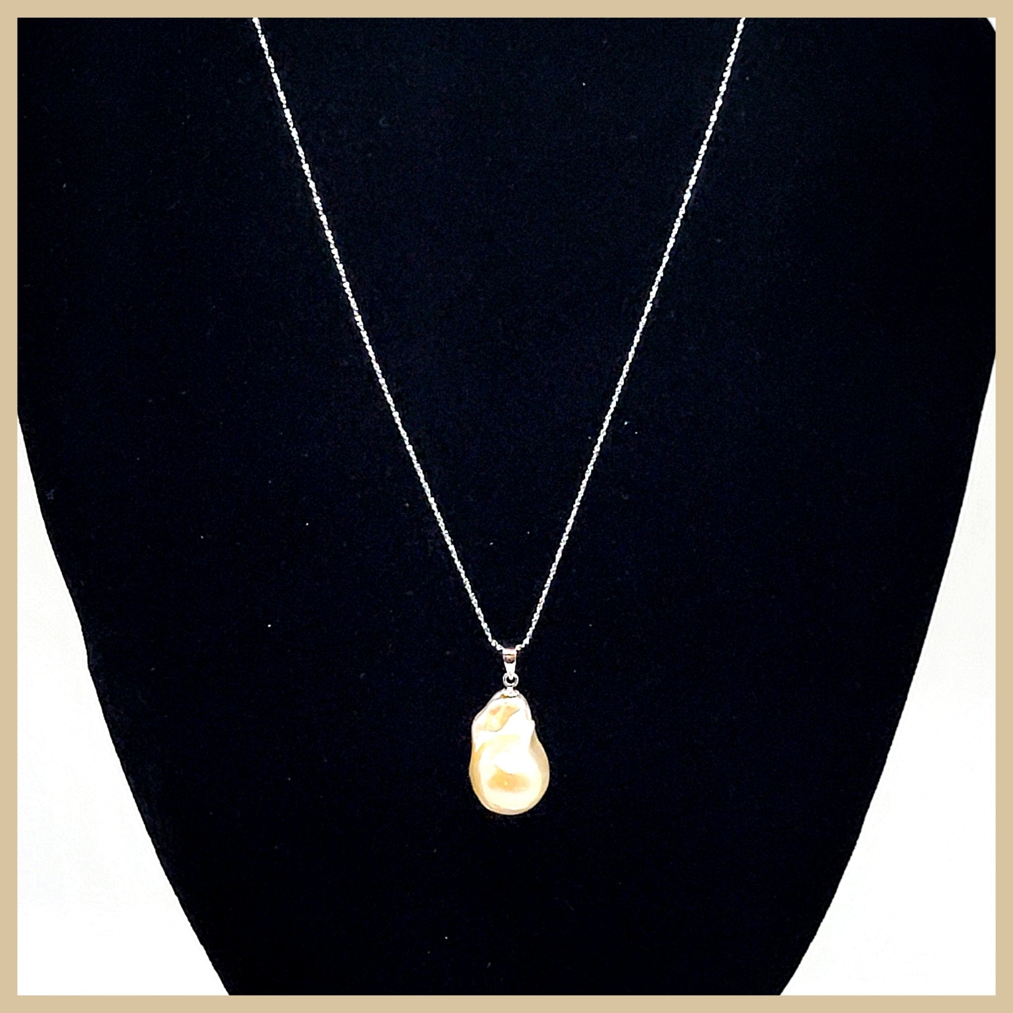 Baroque Pearl Pendant Necklace