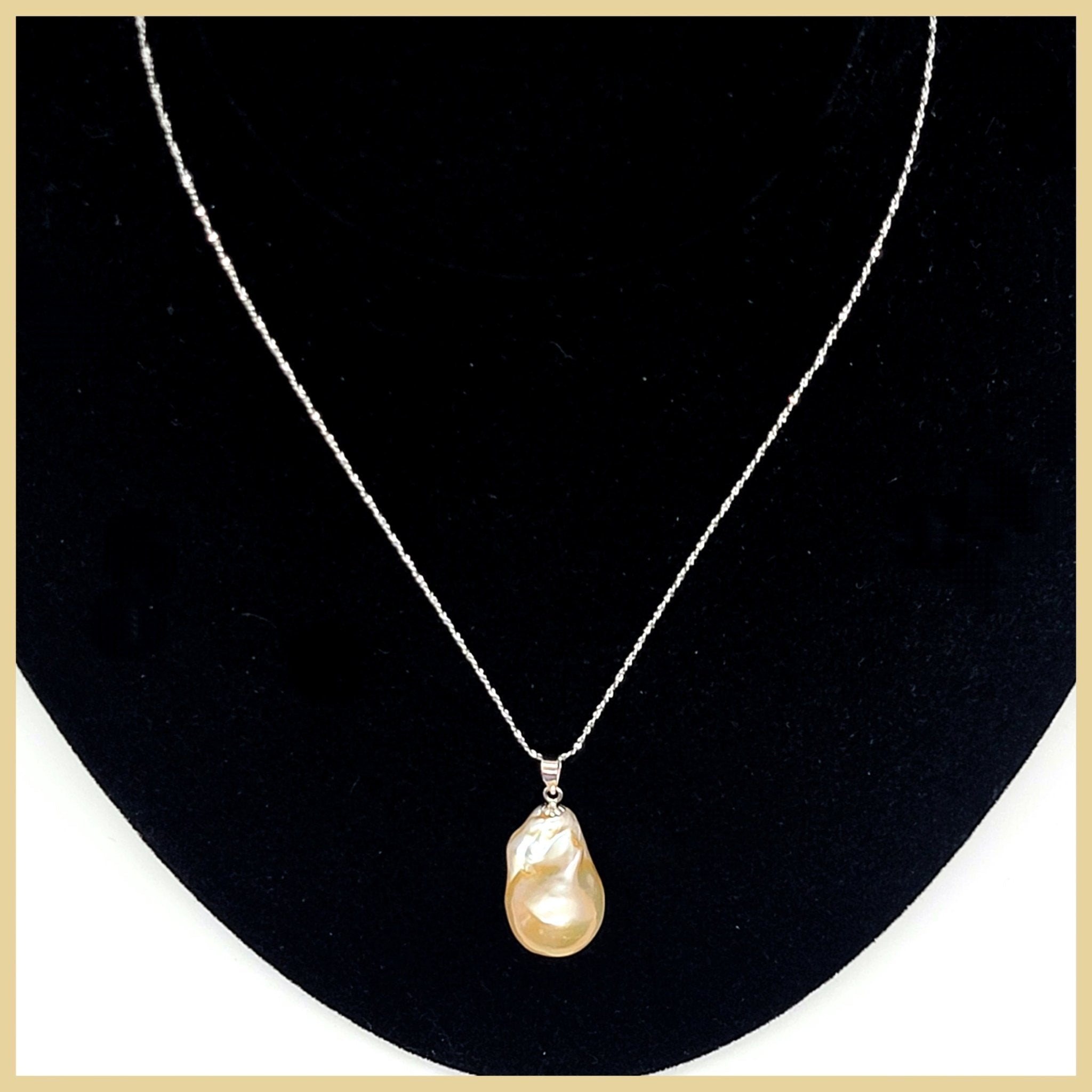 Baroque Pearl Pendant Necklace