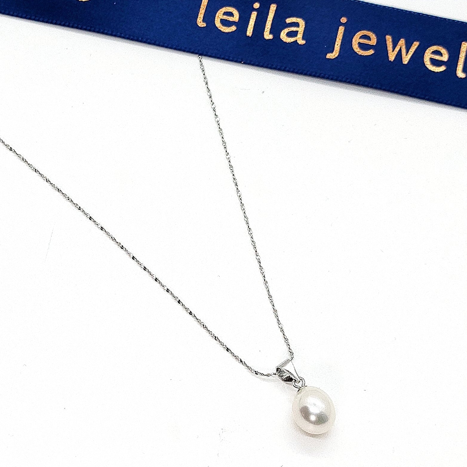 Pearl Teardrop Necklace